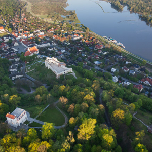 Kazimierz Dolny, panorama centrum miasta. EU, PL, Lubelskie.. Lotnicze.